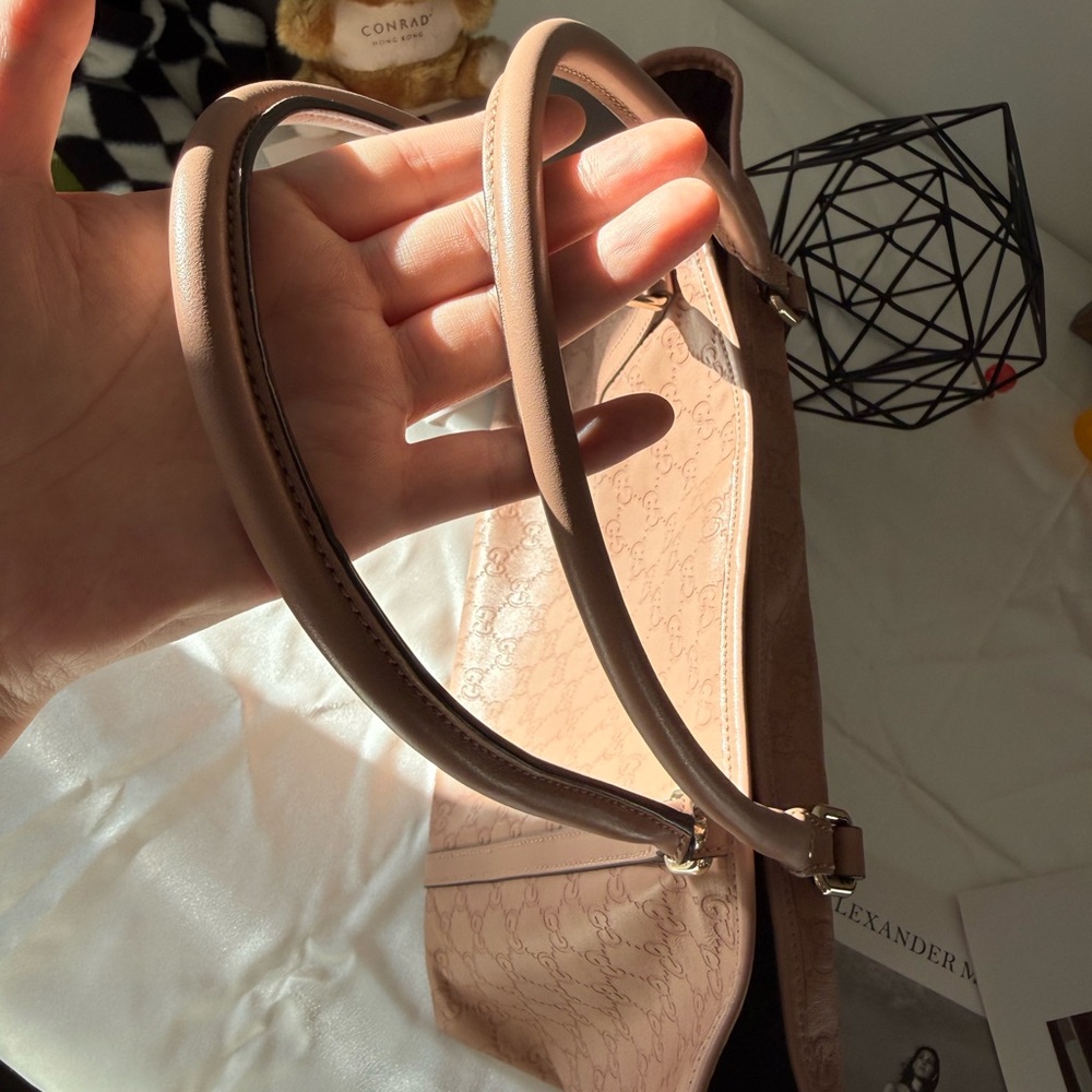 Gucci Pink Embossed GG Leather Tote - Picture 4 of 14